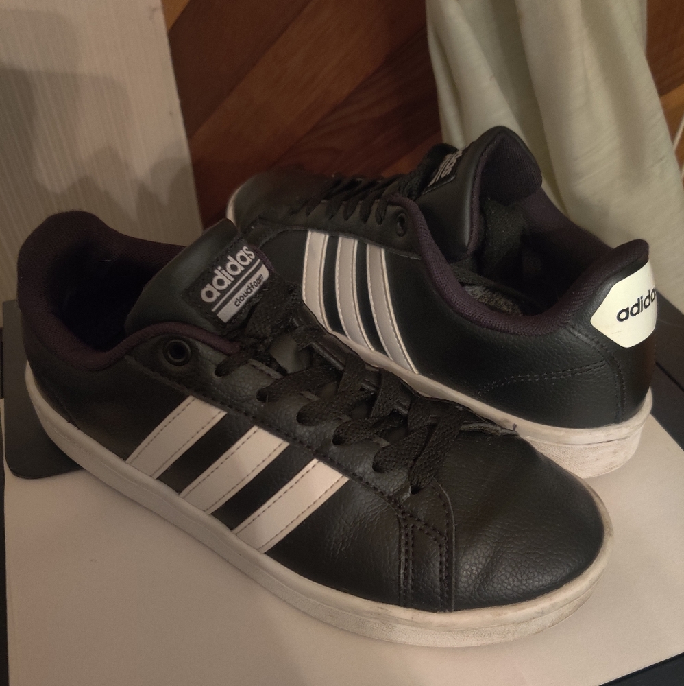 ADIDAS BLACK/WHITE "NEO" woman's size 6 (AW4288)